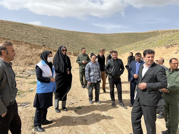 بازدید بخشدار مرکزی جناب آقای اسکندری به همراه مدیران وکارشناسان محترم منابع طبیعی وآبخیزداری،محیط زیست ومنابع امور آب از جایگاه پسماند روستای جوقین