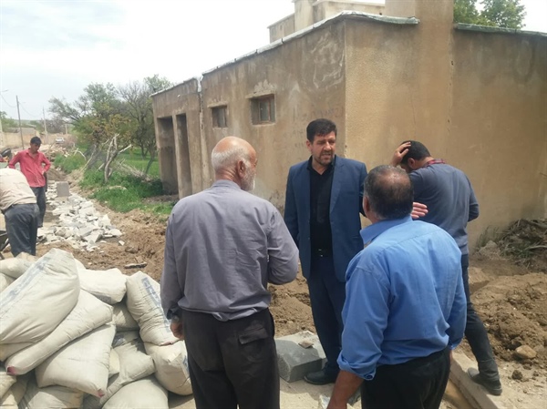 بازدید میدانی جناب اقای مهندس اسکندری بخشدار بخش مرکزی ایجرود ومهندس فرجی کارشناش فنی دهیاریهاازپروژه جدول گذاری وزیر سازی روستاهای اینچه رهبری وقره سعید.