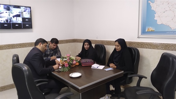 جلسه بخشدار مرکزی جناب آقای اسکندری وبخشدار حلب جناب آقای عبدی با نماینده بنیاد برکت سرکار خانم کرمی در خصوص وضعیت وام های پرداختی بنیاد برکت درسطح شهرستان