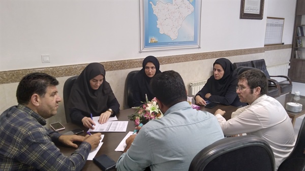 جلسه بخشدار مرکزی جناب آقای مهندس اسکندری با همکاران فنی،مالی وحقوقی بخشداری در خصوص مشکلات ومیزان پیشرفت پروژه های عمرانی دهیاریها