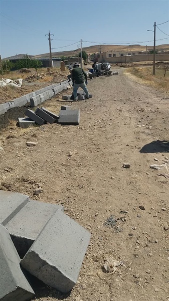 بازدید بخشدار بخش مرکزی جناب آقای مهندس اسکندری وکارشناس فنی( مهندس فرجی ) از پروژه بهسازی معابر روستای باغکندی وهمچنین حفاری وایجاد جایگاه پسماند روستای اغلبیک سفلی