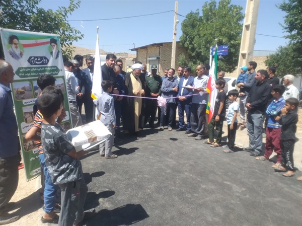 افتتاح نمادین پروژه های عمران روستایی بخش مرکزی شهرستان ایجرود در روستای قمچقای در اولین روز از هفته دولت بخشداری مرکزی ایجرود
