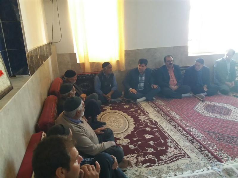 جلسه بخشدار مرکزی جناب آقای اسکندری با مدیر محترم امور منابع آب شهرستان واهالی روستای گلابر در خصوص مسائل ومشکلات حق آبه اهالی روستای گلابر از سد گلابر