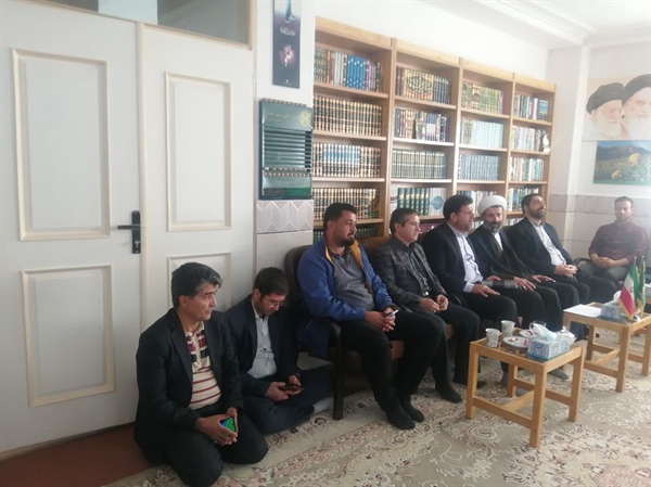 دیدار جناب آقای اسکندری بخشدار مرکزی به همراه کارکنان بخشداری ودهیاران بخش مرکزی با امام جمعه محترم شهرستان