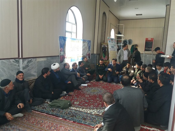 جشن انقلاب در روستای اغلبیک علیا با حضور اهالی روستا و مسئولین شهرستان ایجرود در سومین روز دهه مبارک فجر وهمچنین دیدار چهره به چهره مسئولین شهرستانی با اهالی.
