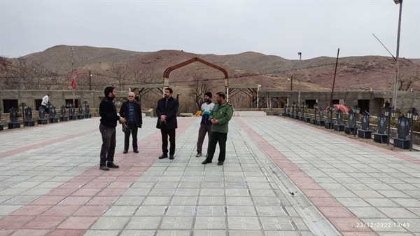 آماده سازی مزار شهدای روستای خوئین برای تشییع و به خاک سپاری شهید گمنام