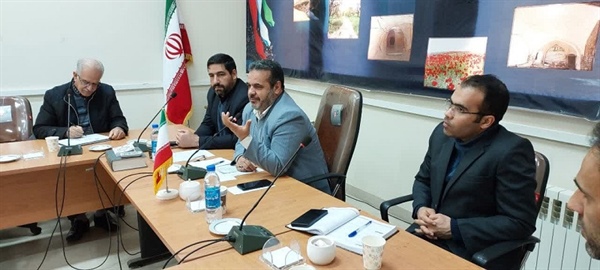 جلسه بررسی مشکلات روستاهای بخش حلب با حضور مدیر کل امور روستایی و شوراها