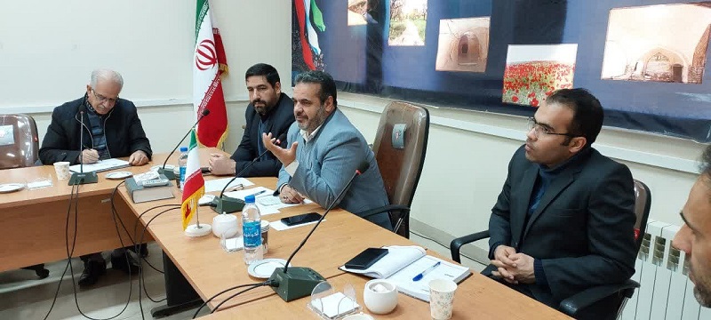 جلسه بررسی مشکلات روستاهای بخش حلب با حضور مدیر کل امور روستایی و شوراها