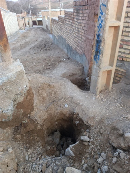 جابه جایی تیر برق و تلفن و زیرسازی معابر روستای نکتو