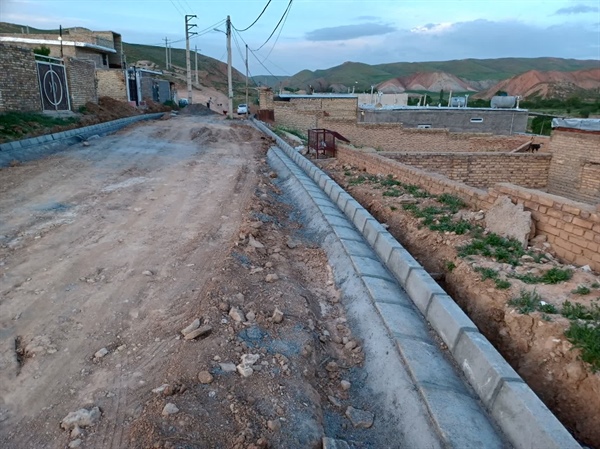 آغاز عملیات بهسازی معابر روستاهای بهمن و چسب