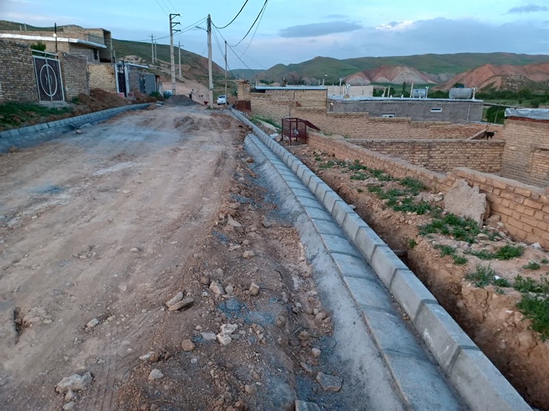 آغاز عملیات بهسازی معابر روستاهای بهمن و چسب