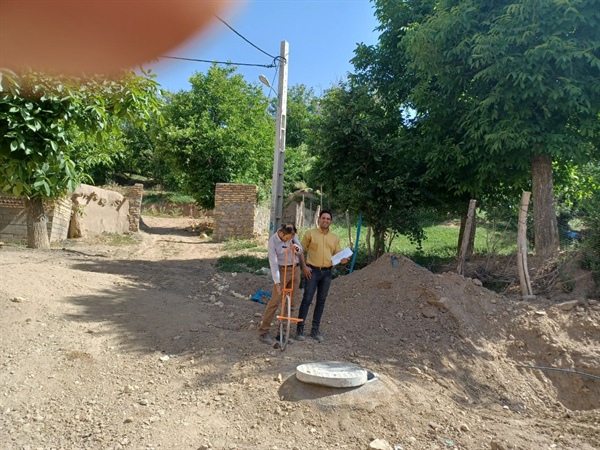 تحویل حفاری ترمیم وبهسازی لوله های آب روستای قلقاتی از پیمانکار به همراه نماینده آبفای ایجرود جناب مهندس غفاری