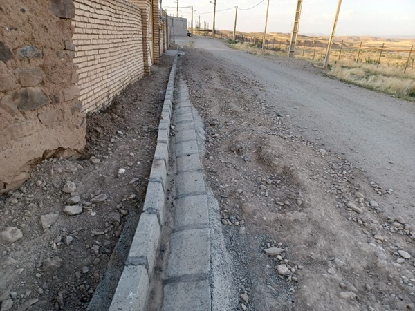 اجرای جدولگذاری معابر روستای گنبد