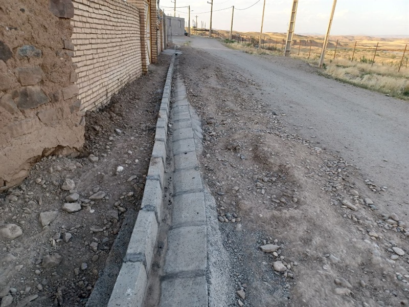 اجرای جدولگذاری معابر روستای گنبد