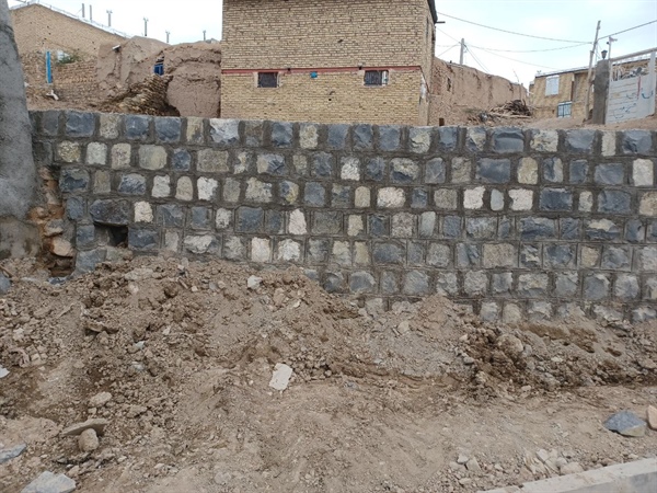 اجرای دیوار حفاظتی سنگی در روستای قلقاتی