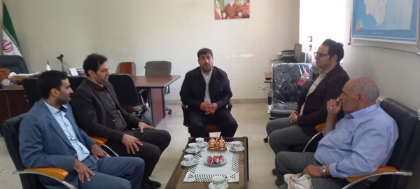 ملاقات رئیس پست بانک شعبه دارالقرآن استان زنجان به همراه معاون خویش با بخشدار بخش حلب