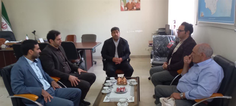 ملاقات رئیس پست بانک شعبه دارالقرآن استان زنجان به همراه معاون خویش با بخشدار بخش حلب