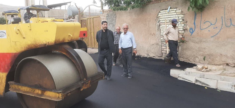اجرای آسفالت ریزی معابر عمومی روستای صائین به حجم ۵۰۰۰ متر مربع
