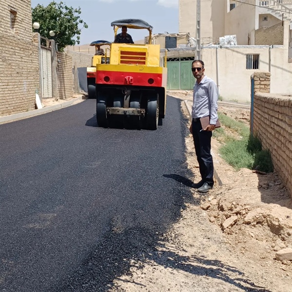 اجرای آسفالت ریزی معابر عمومی روستای سفیدکمر