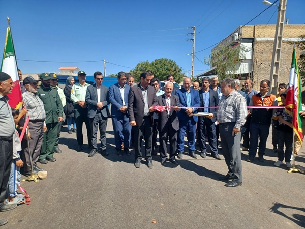 افتتاح پروژه آسفالت ریزی معابر روستای صائین بخش حلب شهرستان ایجرود به مساحت ۵۰۰۰ متر مربع با حضور فرماندار محترم شهرستان و معاون محترم برنامه ریزی و امور عمرانی و روئسای ادارات شهرستان در چهارمین روز
