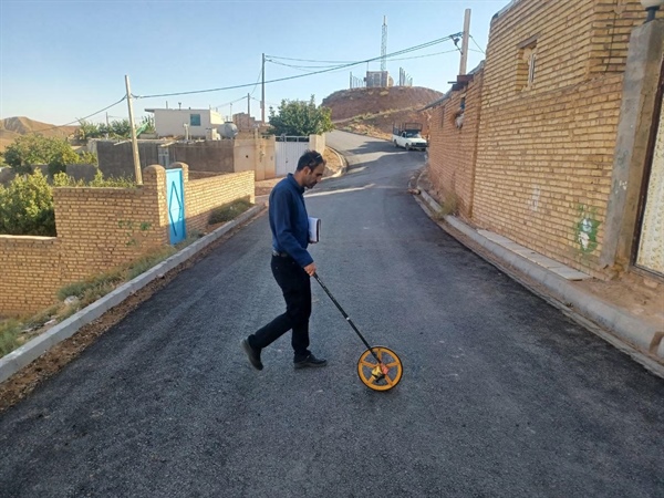 تحویل موقت پروژه ی آسفالت ریزی معابر عمومی روستای سفید کمر بخش حلب از پیمانکار شرکت کاچا گستر غرب