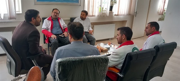 دیدار مشاور مدیر عامل حلال اهمر استان، مسئول حراست حلال اهمر استان و معاون امداد و نجات حلال اهمر استان با بخشدار محترم حلب در خصوص جانمایی پایگاه جاده ای زنجان بیجار.
