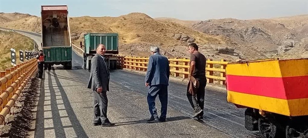 بازدید معاون برنامه ریزی و عمرانی فرمانداری و رئیس راهداری و حمل و نقل جاده ای شهرستان ایجرود از پروژه روکش آسفالت جاده زنجان - بیجار در آخرین نقطه حوزه استحفاظی شهرستان ایجرود بخش حلب.