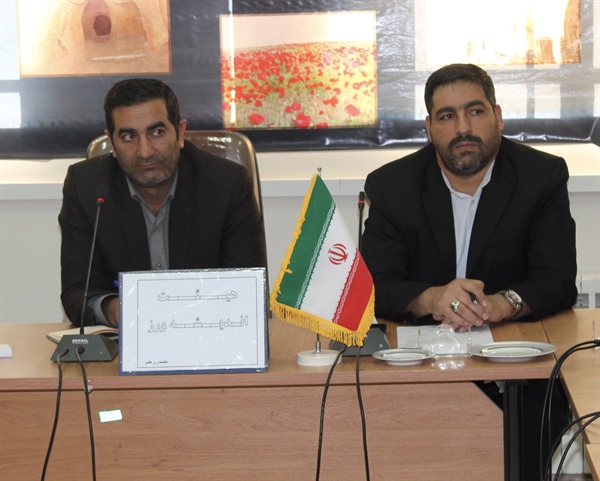 برگزاری نشست هیئت اندیشه ورز با حضور فعالین بخش حلب به ریاست جناب آقای جعفری فرماندار محترم شهرستان ایجرود و حضور جناب آقای عبدی بخشدار بخش حلب