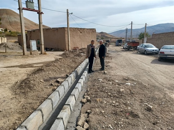 اجرای جدولگذاری معابر عمومی روستای قراقیه بخش حلب به طوا ۱۸۰ متر