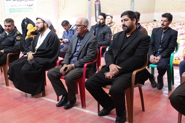 توزیع 214 بسته کمک معیشتی مؤمنانه برای خانواده های نیازمند و مستمند در سطح روستای های بخش حلب با حضور جناب آقای عبدی بخشدار بخش حلب و برخی از مسئولین بخش حلب