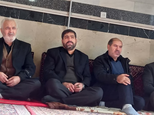 حضور جناب آقای عبدی بخشدار بخش حلب به همراه برخی از مسئولین ادارات بخش در مراسم ایام فاطمیه در مسجد جامع بخش حلب.