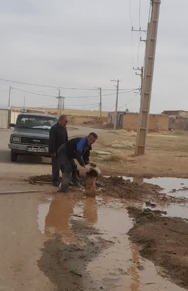 بازدید از اقدامات آب و فاضلاب در خصوص  رفع ترکیدگی لوله در روستای چولجه قشلاق.