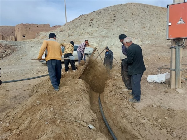 اجرای پروژه لوله گذاری شبکه توزیع روستای قادرلو.