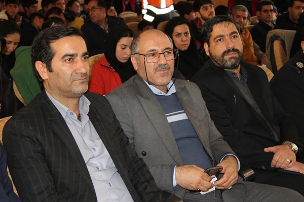جشن با شکوه انقلاب با حضور حاج آقا زرینه امام جمعه محترم شهرستان ایجرود ،آقای مهندس جعفری فرماندار محترم شهرستان ایجرود،آقای عبدی بخشدار محترم بخش حلب ،آقای اصفهانی نژاد معاون محترم عمرانی فرمانداری