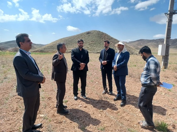 بازدید میدانی و بررسی آب و فاضلاب و آب شرب روستای سفید کمر از توابع بخش حلب با حضور آقای عبدی بخشدار محترم بخش حلب