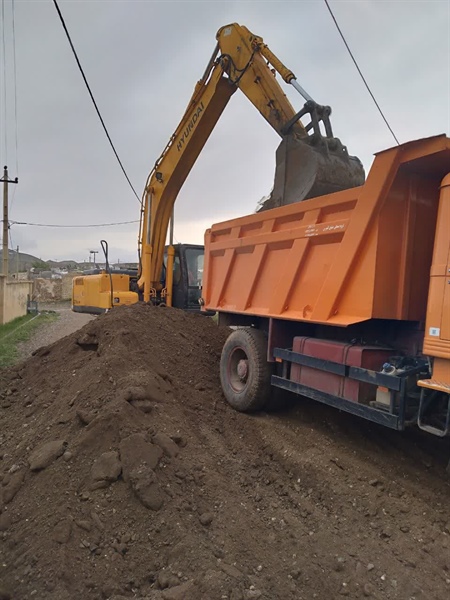 اجرای زیرسازی معابر عمومی روستای گنبد بخش حلب به مساحت ۳۰۰۰ متر مربع. روابط عمومی بخشداری حلب.