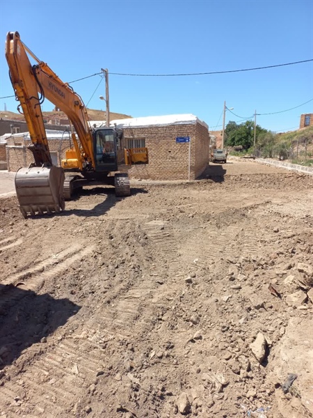 اجرای زیرسازی معابر عمومی روستای قره بوته به مساحت ۲۰۰۰ متر مربع.