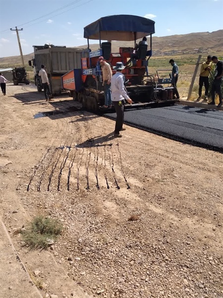 آغاز پروژه آسفالت ریزی معابر روستای گنبد از توابع بخش حلب به مساحت 3000 متر مربع.