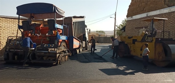 آسفالت ریزی معابر روستا ینگی کند جامع السرا از توابع بخش حلب به مساحت 6000 متر مربع.