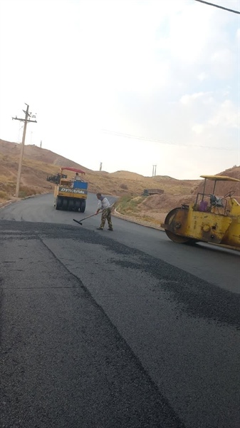 آسفالت ریزی معابر روستای قره بوته از توابع بخش حلب به مساحت 2500 متر مربع.