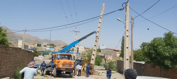 جابجایی تیرهای فشار قوی و حادثه ساز خیابان شهداء ویر