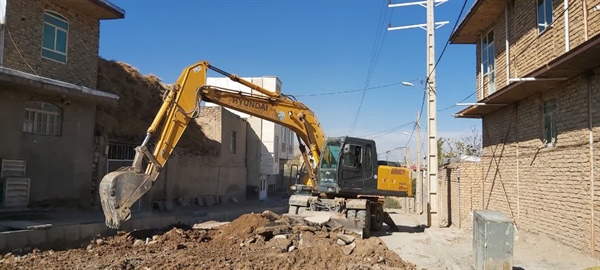آغاز عملیات لایه برداری بستر خیابان شهداء روستای ویر