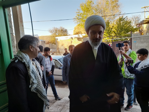 حضور حاج آقا دولابی نماینده محترم مجلس خبرگان وحاج آقا رحیمی مدیرکل سیاسی وانتخابات استانداری در مسجد جامع گوزلدره