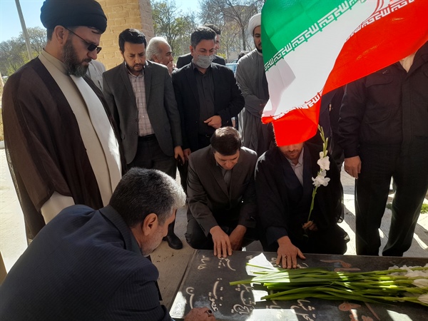 شرکت در مراسم گلباران مزارشهدای سلطانیه