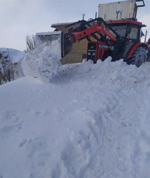 عملیات برف روبی وبازگشایی معابر روستاهای بخش باغ حلی توسط دهیاران