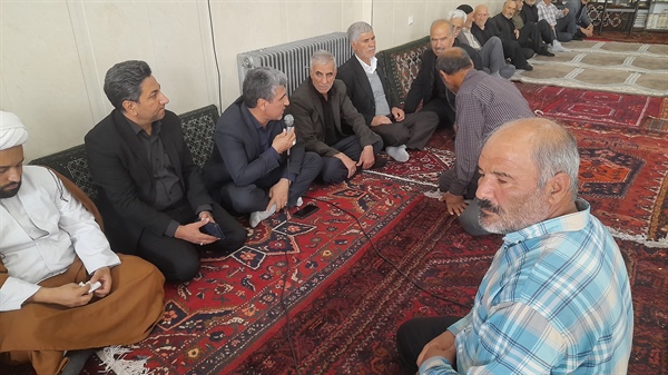 حضور بخشدارباغ حلی ورئیس دادگستری شهرستان سلطانیه درمسجدگوزلدره ورسیدگی به مسائل حقوقی مردم
