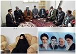 دیدار دکتر فتحی، فرماندار ایجرود به همراه جمعی از مسئولان این شهرستان با خانواده شهید دخت هاشمی در شهر زرین آباد