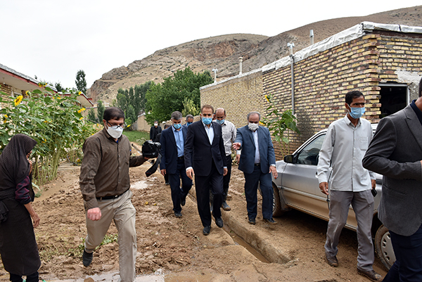 بازدید استاندار زنجان از روستای گلابر