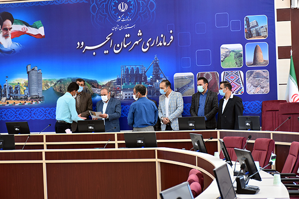 تقدیر از کارکنان شهرداری زرین آباد با حضور فرماندارشهرستان ایجرود، اعضای شورای اسلامی و شهردار زرین آباد