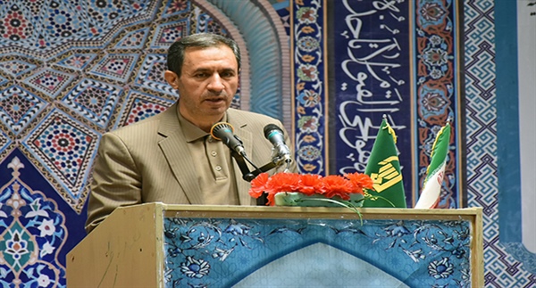 حضور و سخنرانی رحیمی، مدیر کل امور سیاسی، انتخابات و تقسیمات کشوری استانداری زنجان پیش از خطبه های نماز جمعه زرین آباد با حضور فرماندار و روسای ادارات شهرستان ایجرود